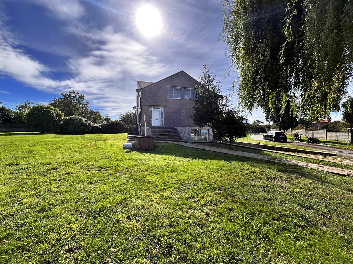 6 bedroom Villa for sale in Gijon with garage - € 960,000 (Ref: 8142992)