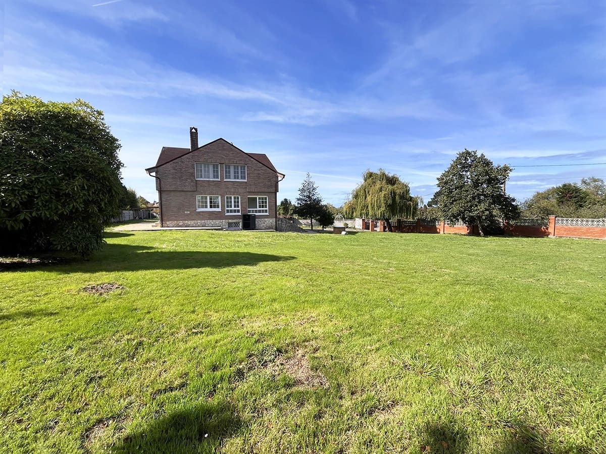6 bedroom Villa for sale in Gijon with garage - € 960,000 (Ref: 8142992)
