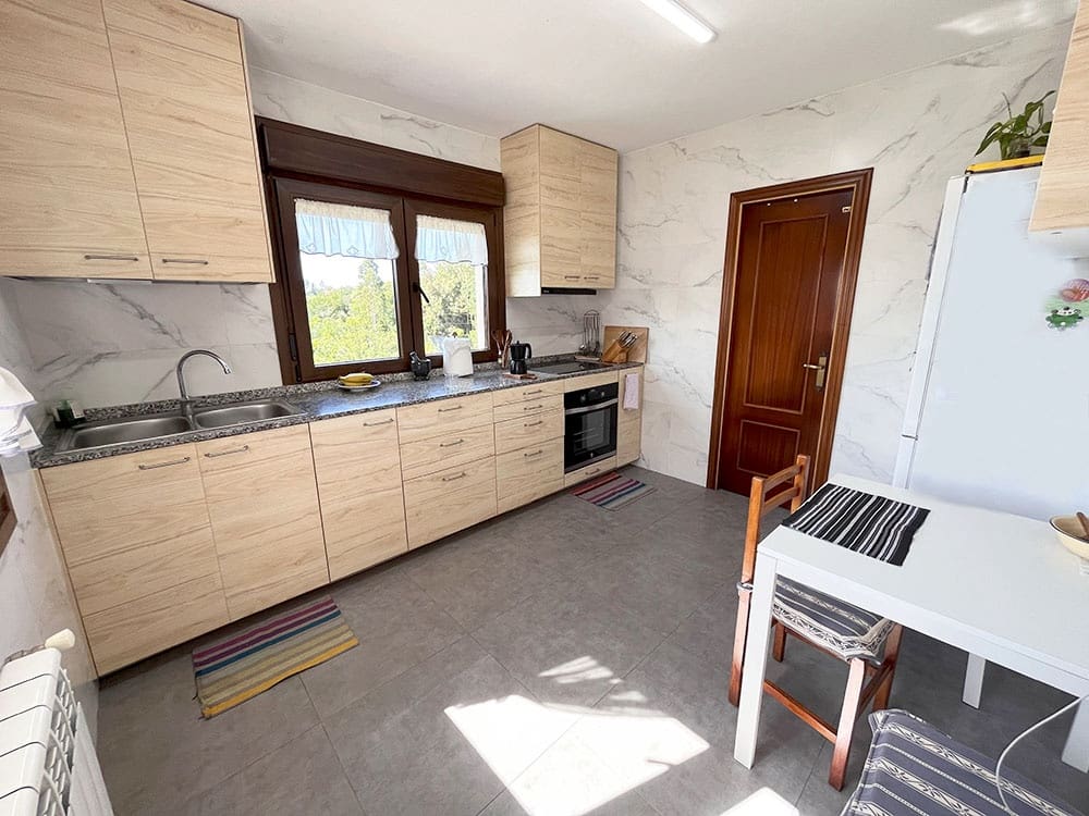 4 bedroom Townhouse for sale in Ribadesella with garage - € 300,000 (Ref: 8373984)