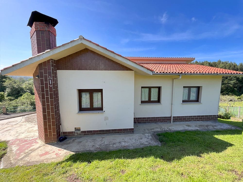 4 bedroom Townhouse for sale in Ribadesella with garage - € 300,000 (Ref: 8373984)