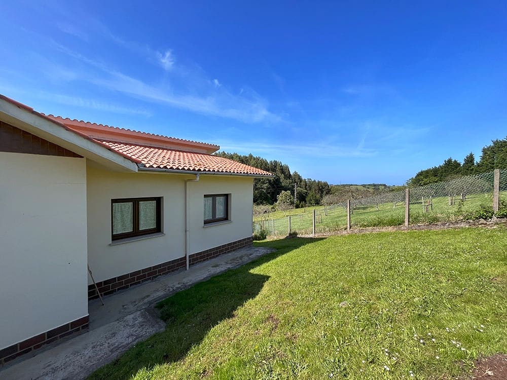 4 bedroom Townhouse for sale in Ribadesella with garage - € 300,000 (Ref: 8373984)