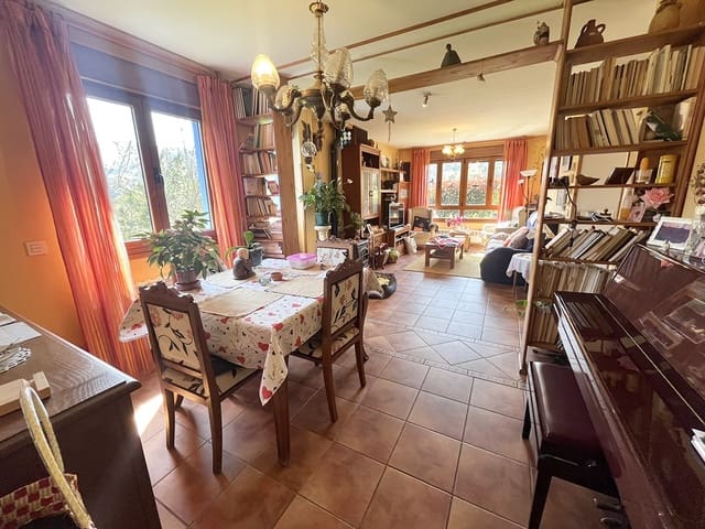 4 bedroom Townhouse for sale in Parres with garage - € 420,000 (Ref: 8976543)