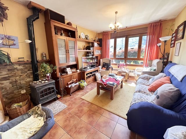 4 bedroom Townhouse for sale in Parres with garage - € 420,000 (Ref: 8976543)