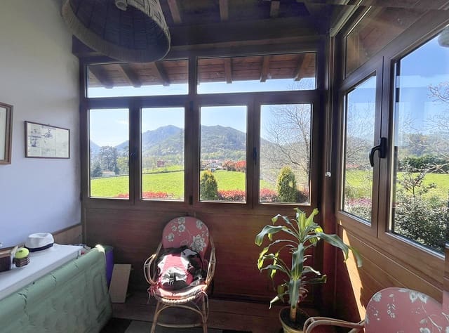 4 bedroom Townhouse for sale in Parres with garage - € 420,000 (Ref: 8976543)