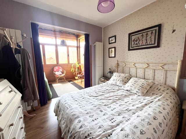 4 bedroom Townhouse for sale in Parres with garage - € 420,000 (Ref: 8976543)