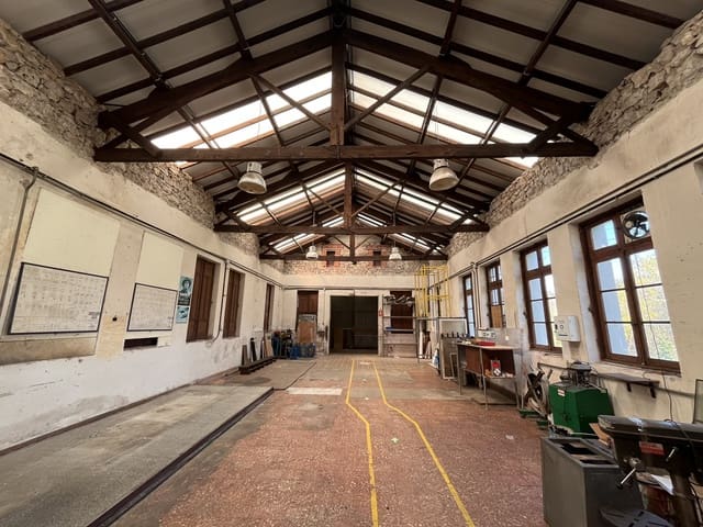 Business for sale in Ribadesella with garage - € 300,000 (Ref: 8977082)