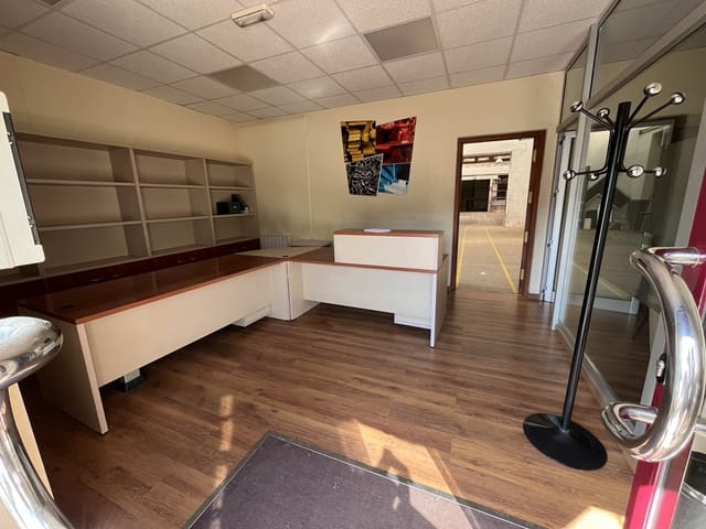 Business for sale in Ribadesella with garage - € 300,000 (Ref: 8977082)