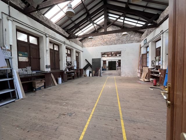 Business for sale in Ribadesella with garage - € 300,000 (Ref: 8977082)