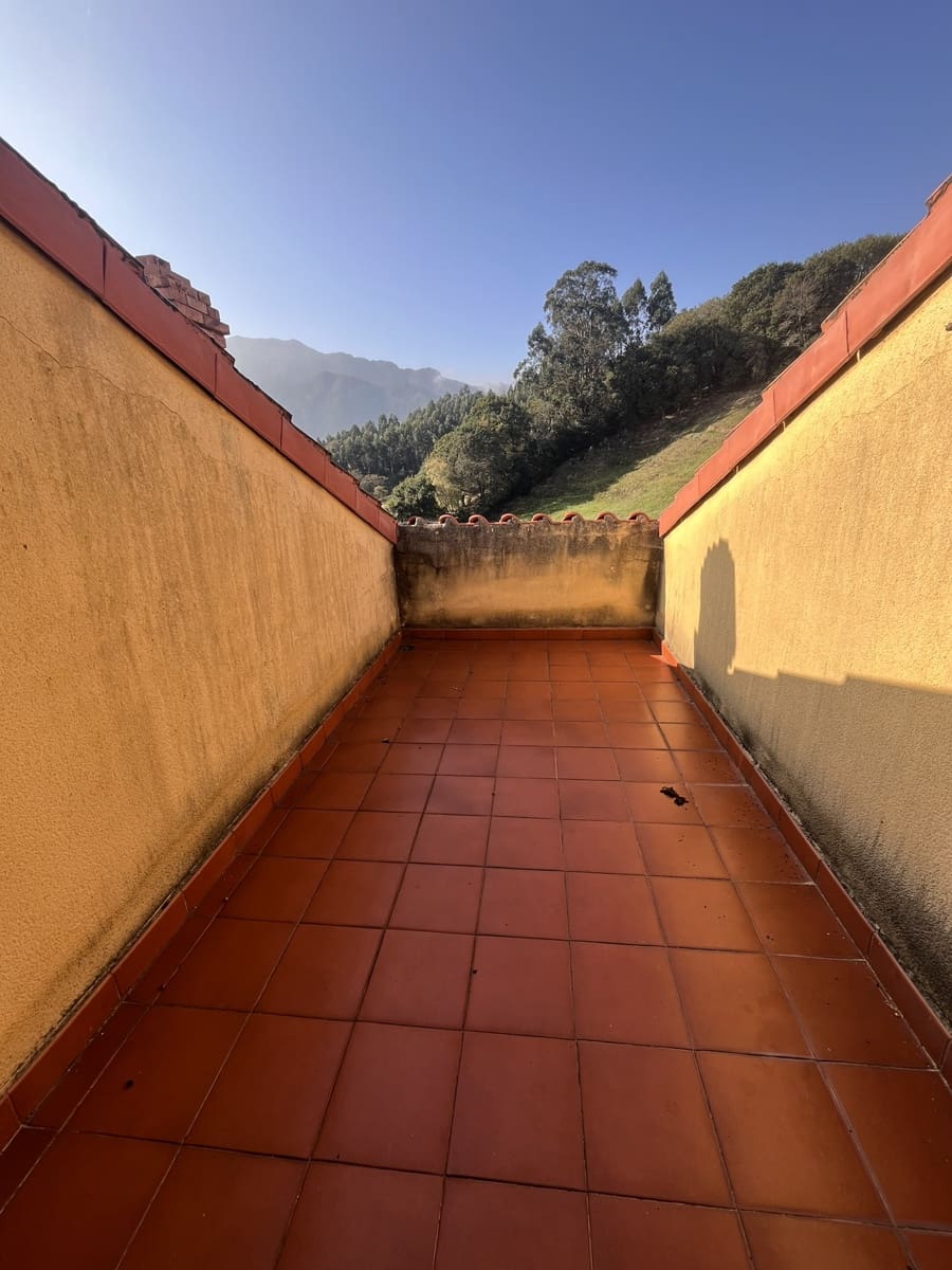 5 bedroom Villa for sale in Ribadesella with garage - € 430,000 (Ref: 9383192)