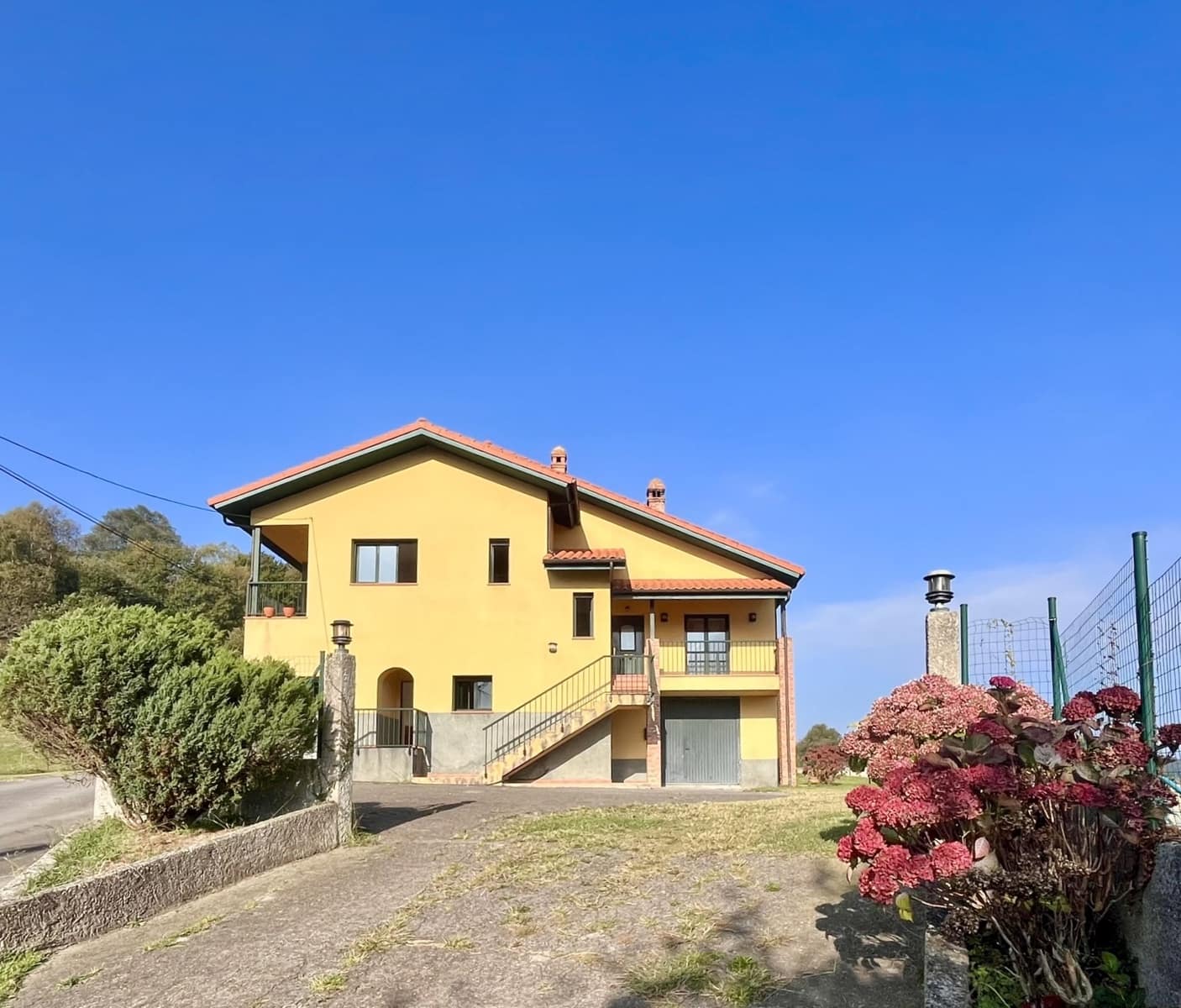 5 bedroom Villa for sale in Ribadesella with garage - € 430,000 (Ref: 9383192)