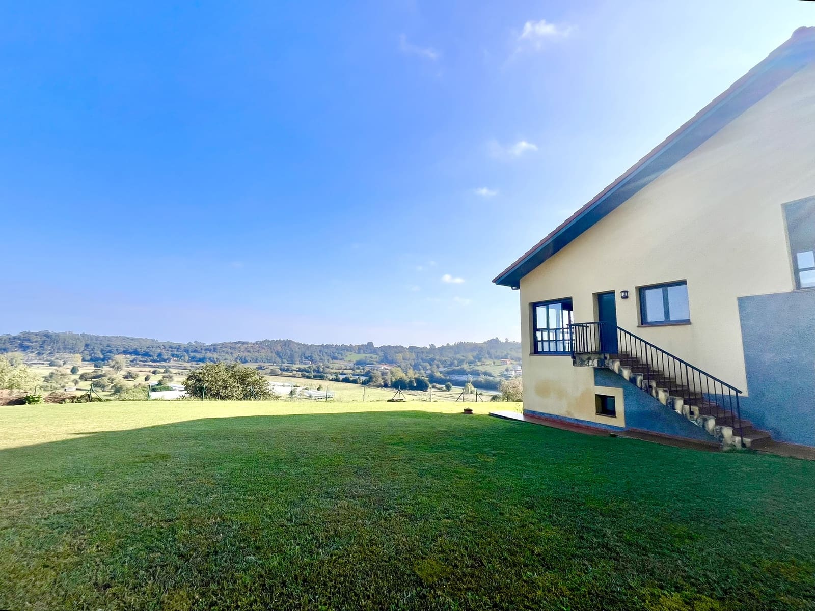 5 bedroom Villa for sale in Ribadesella with garage - € 430,000 (Ref: 9383192)