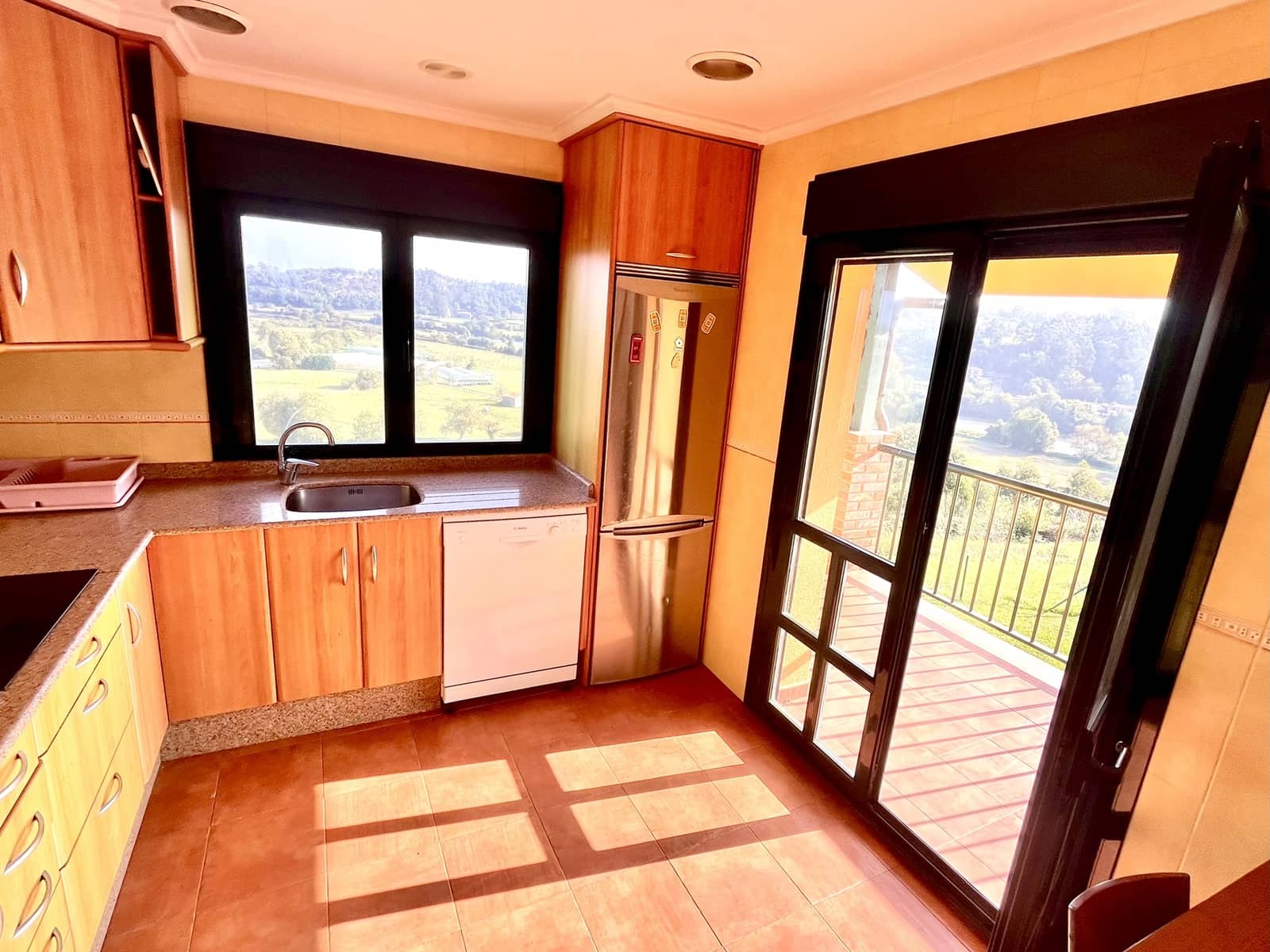 5 bedroom Villa for sale in Ribadesella with garage - € 430,000 (Ref: 9383192)