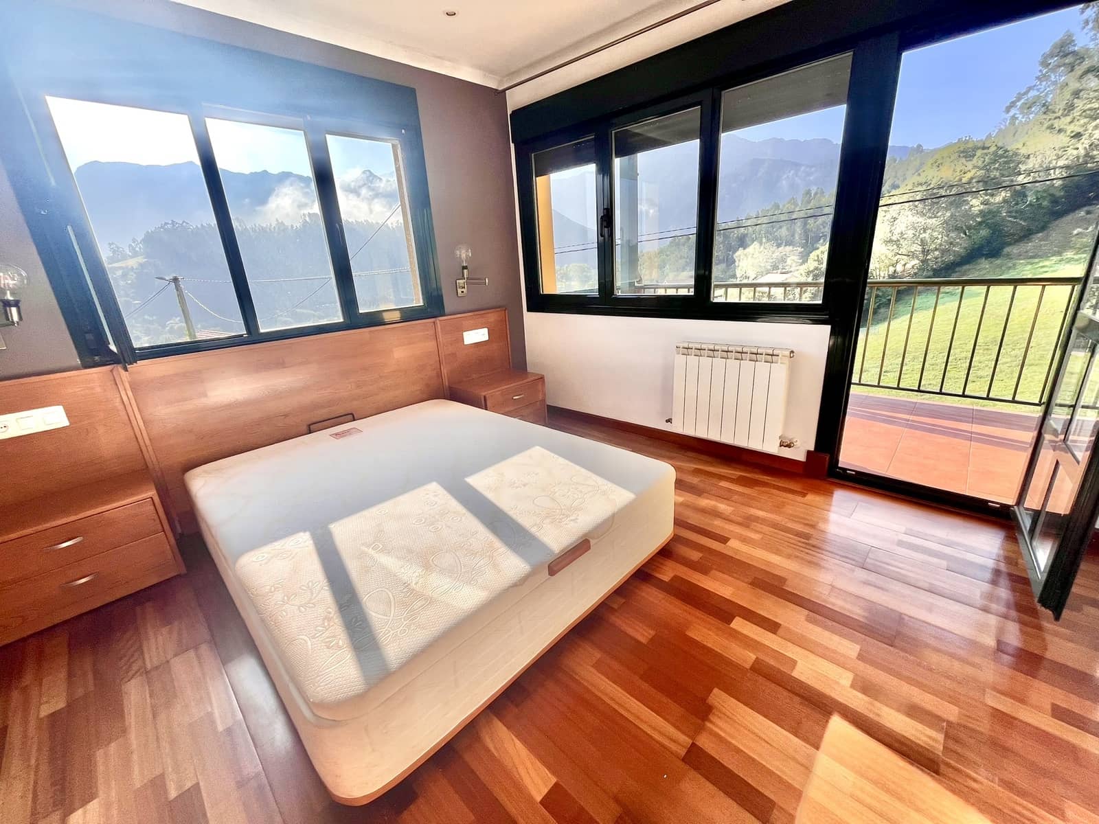 5 bedroom Villa for sale in Ribadesella with garage - € 430,000 (Ref: 9383192)