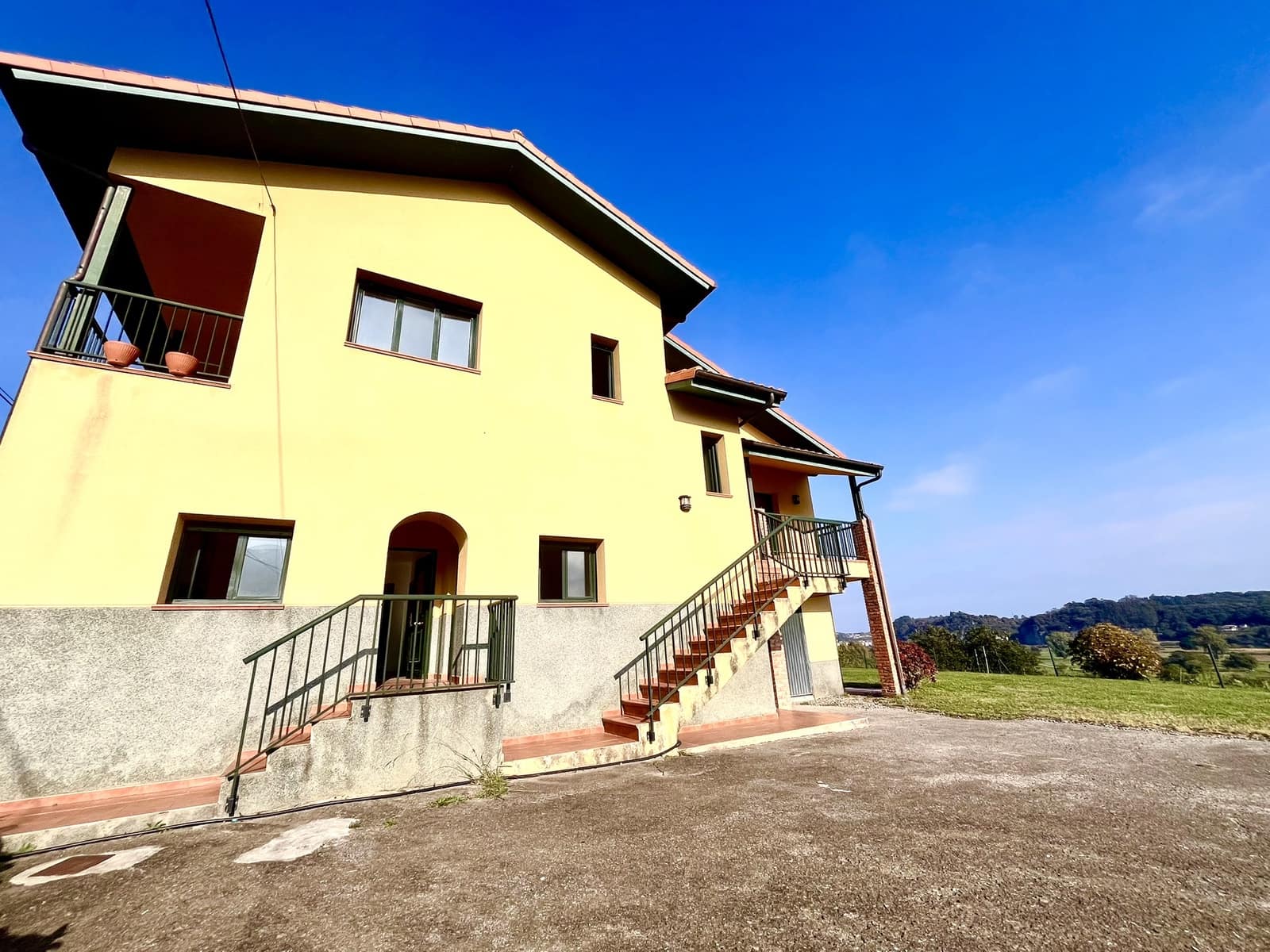 5 bedroom Villa for sale in Ribadesella with garage - € 430,000 (Ref: 9383192)