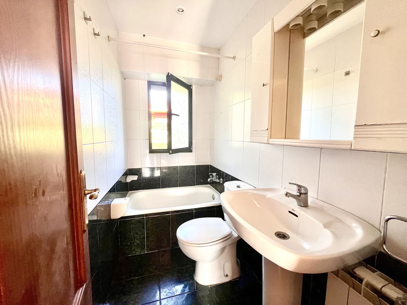 5 bedroom Villa for sale in Ribadesella with garage - € 430,000 (Ref: 9383192)