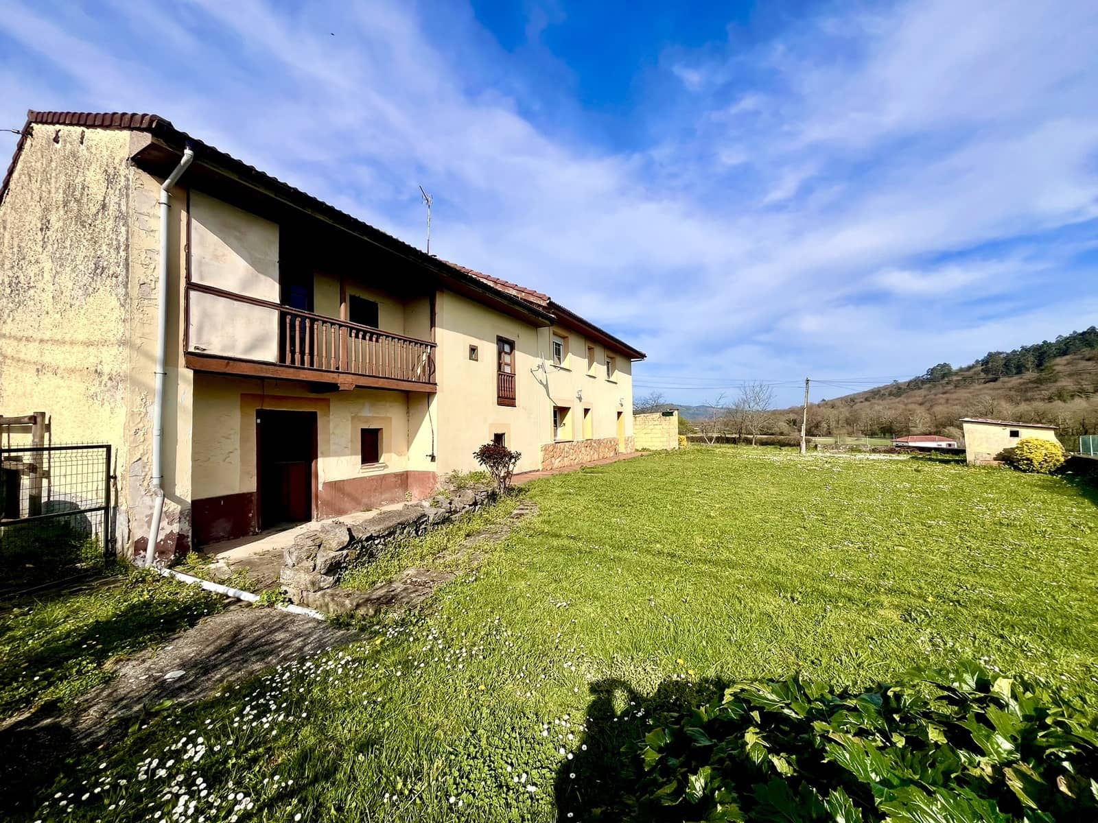 4 bedroom Townhouse for sale in Sariego - € 300,000 (Ref: 9747062)