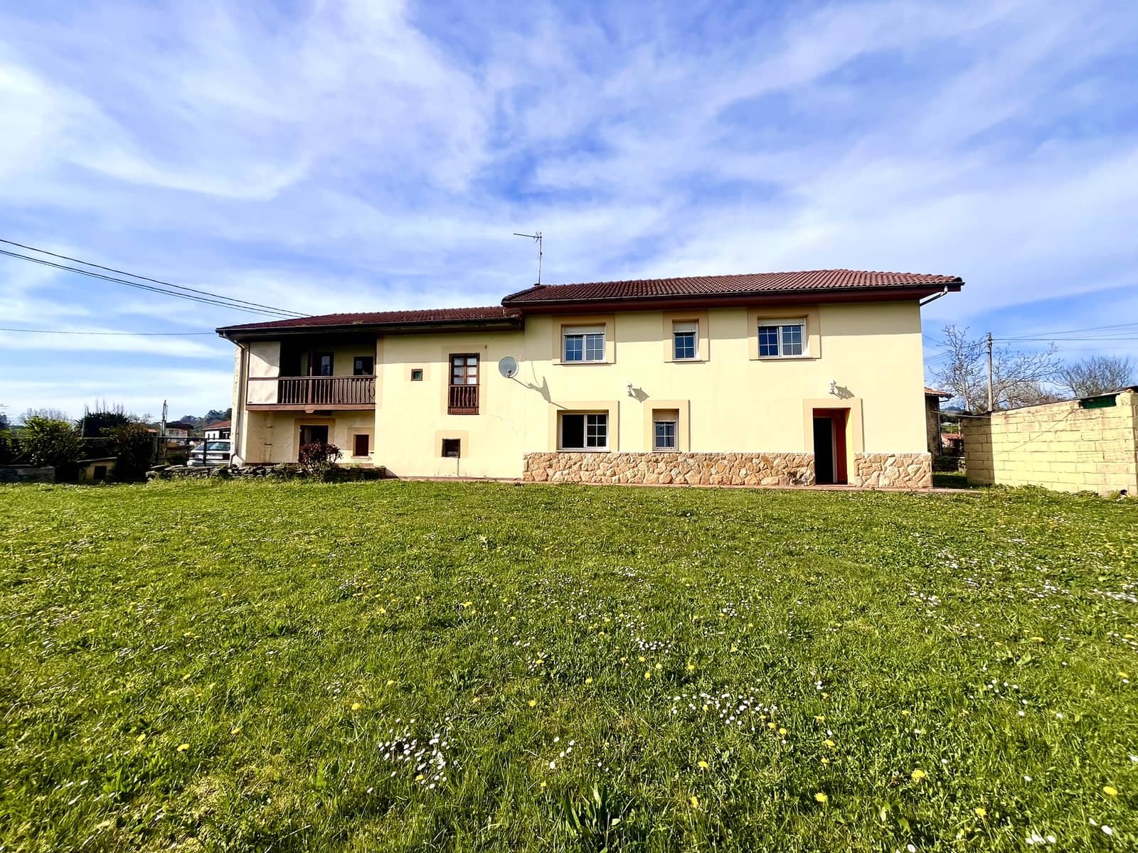 4 bedroom Townhouse for sale in Sariego - € 300,000 (Ref: 9747062)