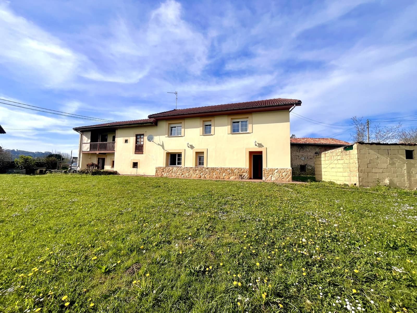 4 bedroom Townhouse for sale in Sariego - € 300,000 (Ref: 9747062)