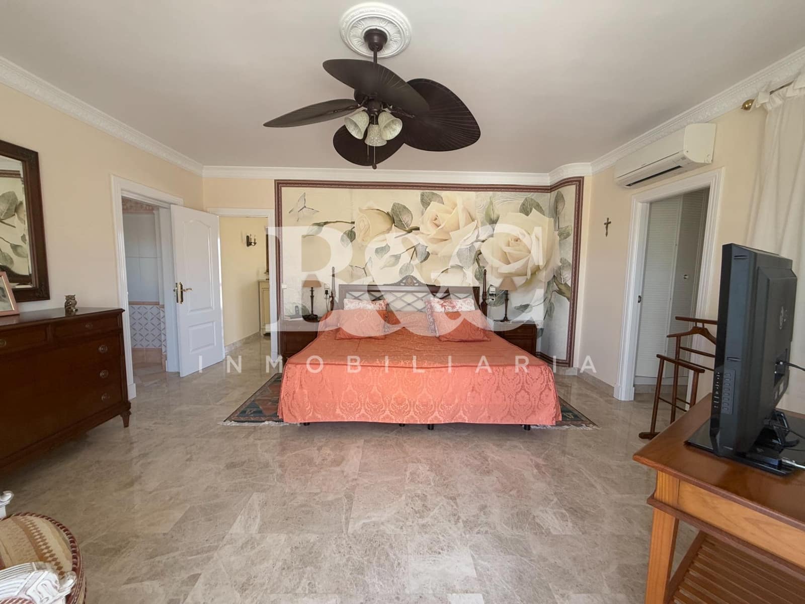 3 bedroom Villa for sale in Calabardina with pool - € 1,200,000 (Ref: 9509716)