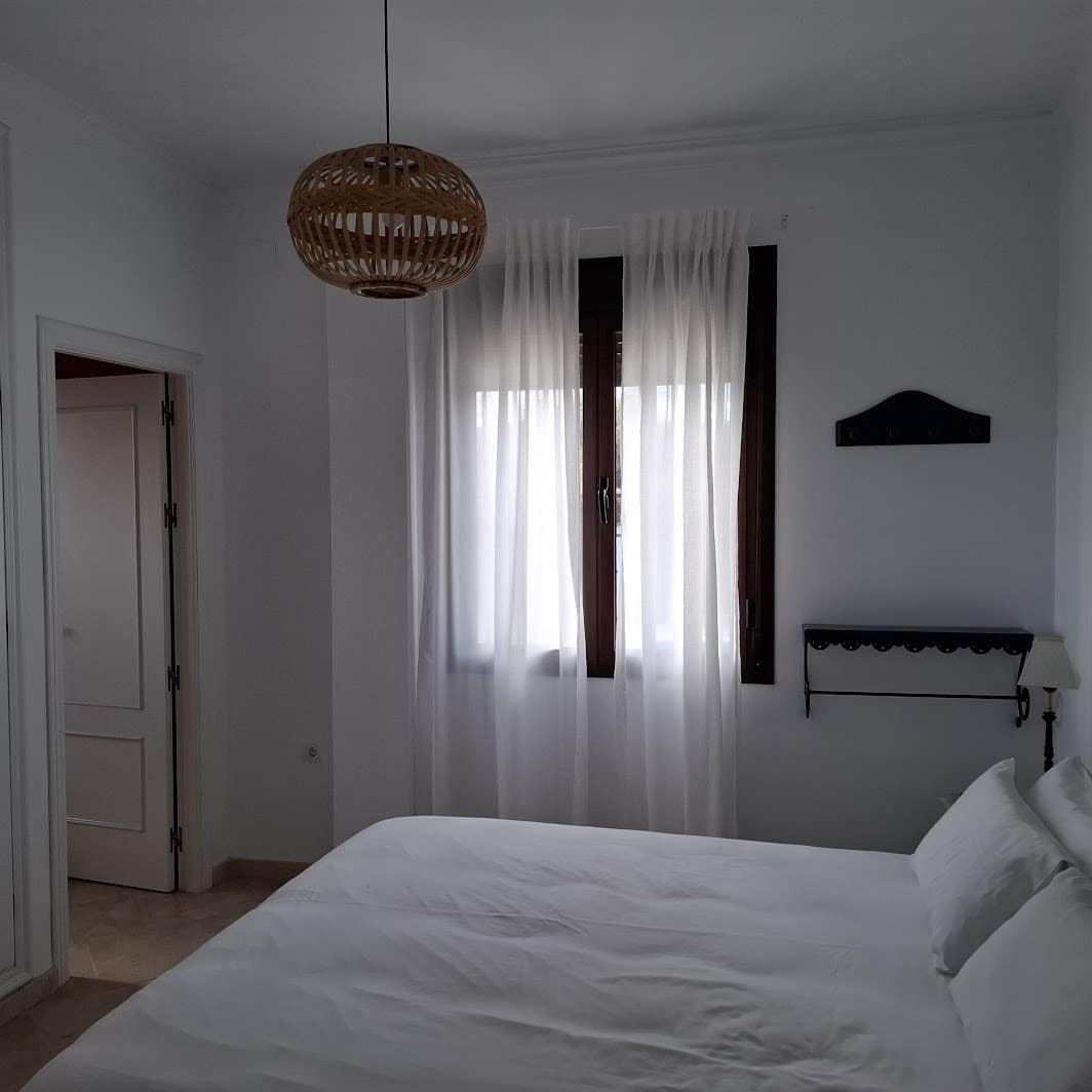 3 makuuhuone Huvila myytävänä paikassa Hinojos mukana uima-altaan 
autotalli - 350 000 € (Ref: 9683336)