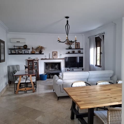 3 makuuhuone Huvila myytävänä paikassa Hinojos mukana uima-altaan 
autotalli - 350 000 € (Ref: 9683336)