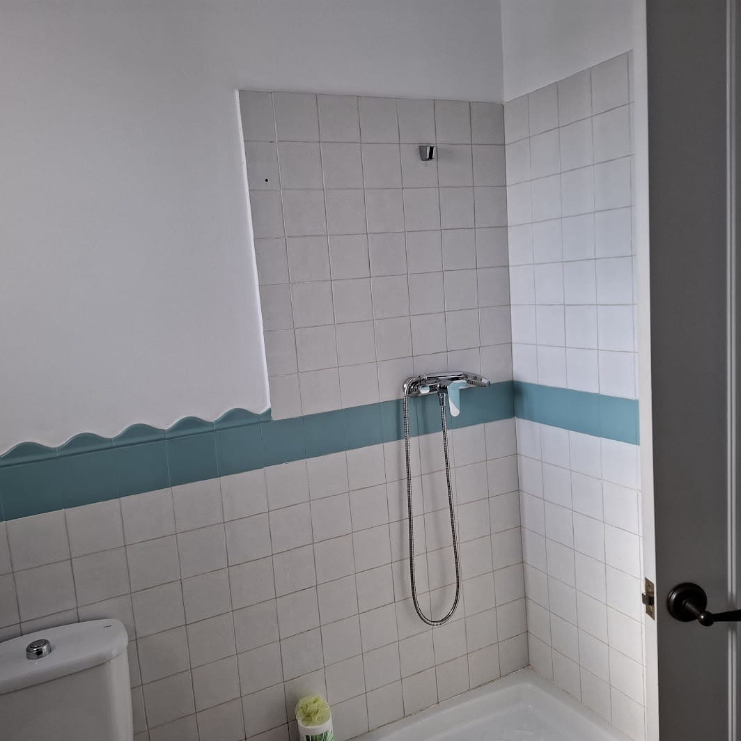 3 makuuhuone Huvila myytävänä paikassa Hinojos mukana uima-altaan 
autotalli - 350 000 € (Ref: 9683336)