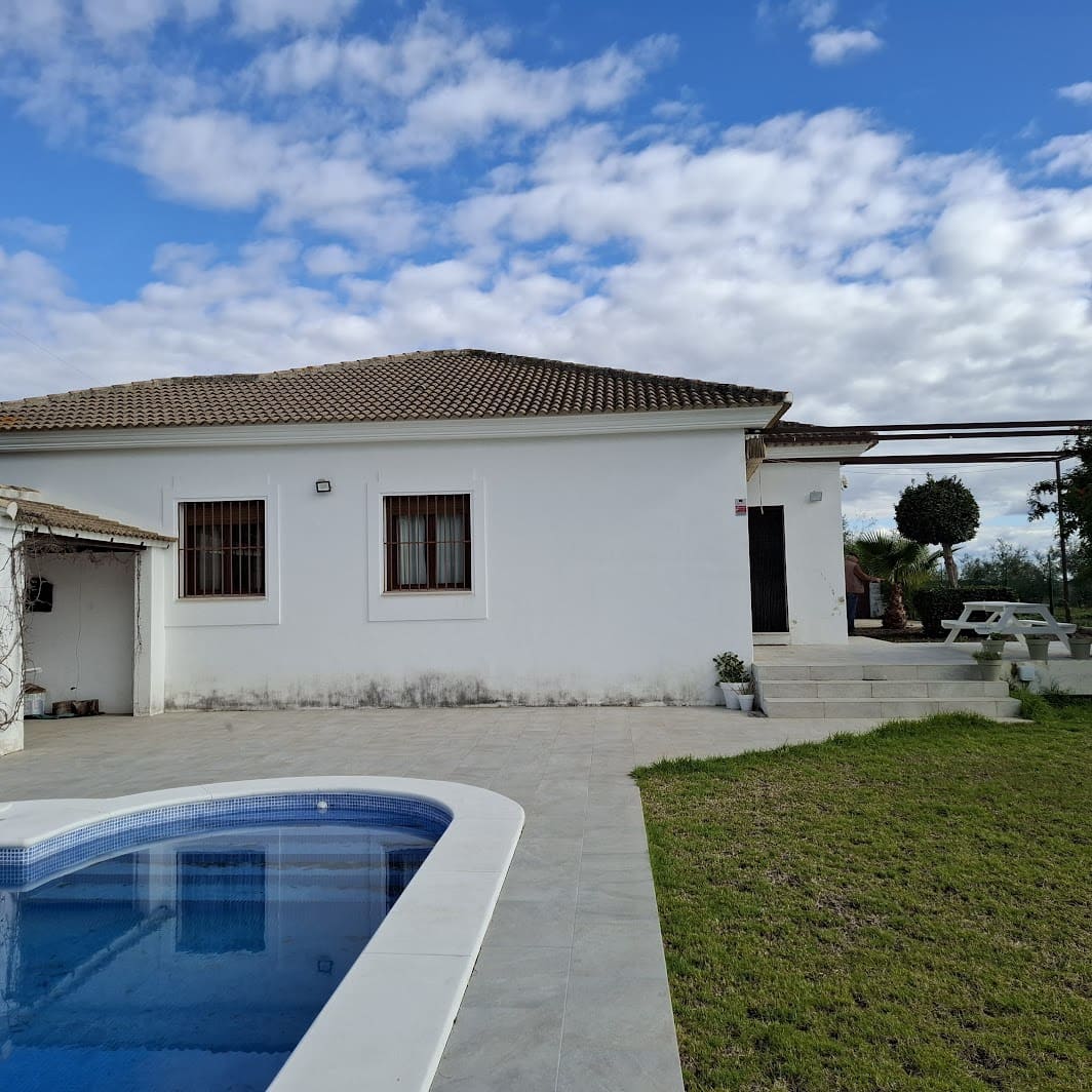 3 makuuhuone Huvila myytävänä paikassa Hinojos mukana uima-altaan 
autotalli - 350 000 € (Ref: 9683336)