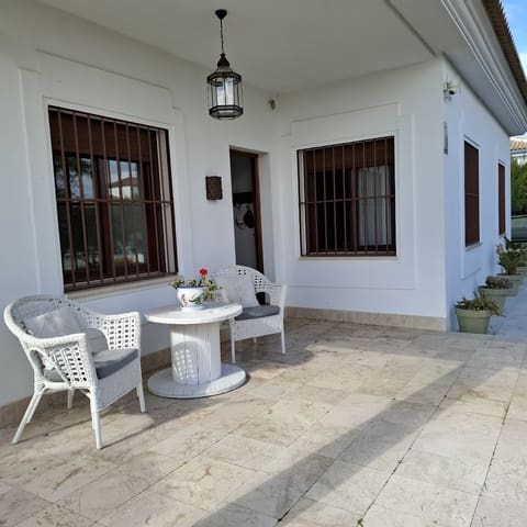 3 makuuhuone Huvila myytävänä paikassa Hinojos mukana uima-altaan 
autotalli - 350 000 € (Ref: 9683336)