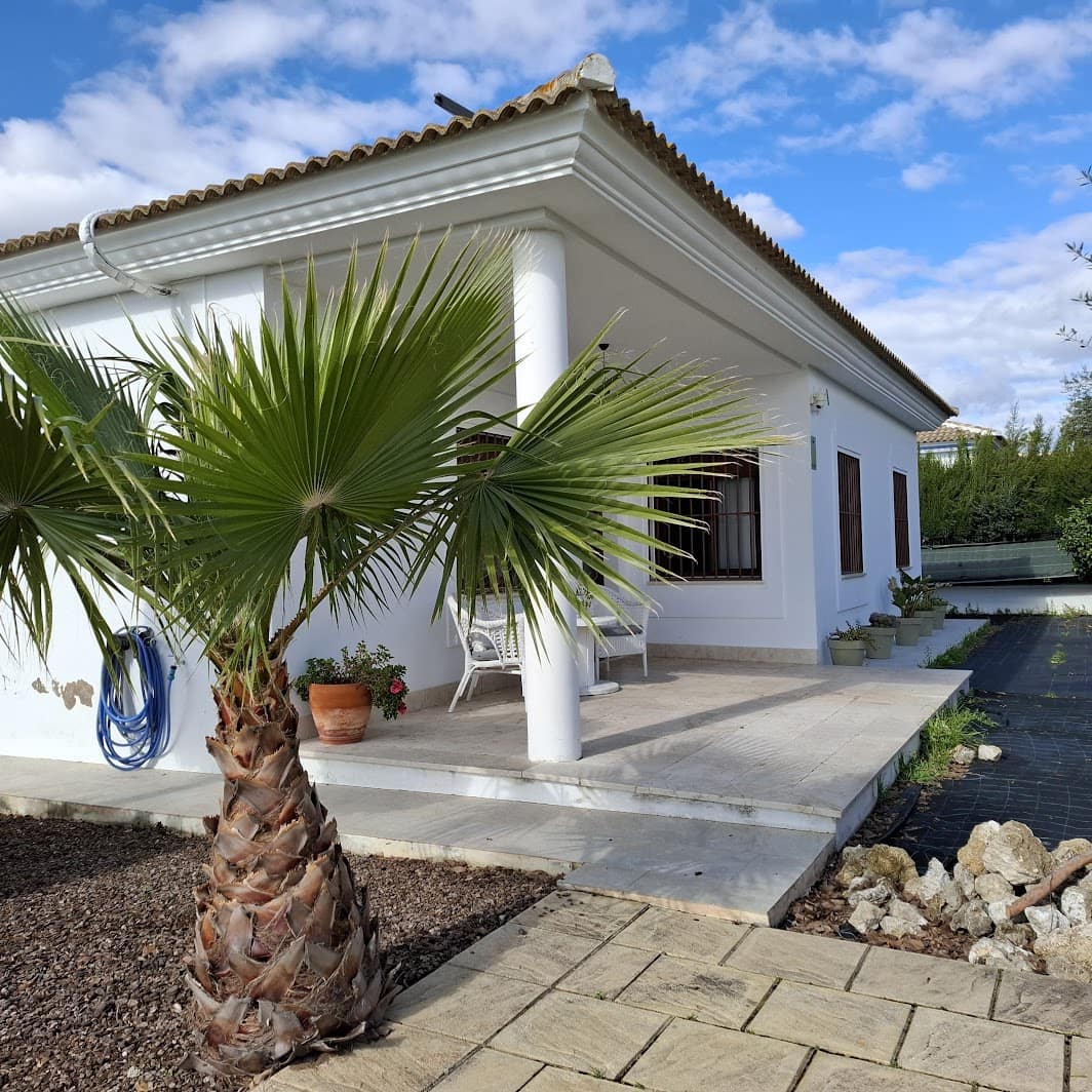 3 makuuhuone Huvila myytävänä paikassa Hinojos mukana uima-altaan 
autotalli - 350 000 € (Ref: 9683336)