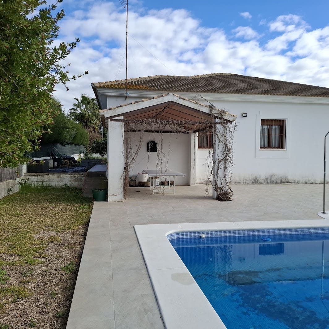 3 makuuhuone Huvila myytävänä paikassa Hinojos mukana uima-altaan 
autotalli - 350 000 € (Ref: 9683336)