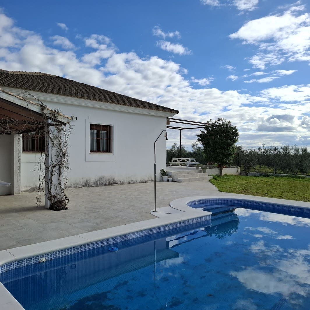 3 makuuhuone Huvila myytävänä paikassa Hinojos mukana uima-altaan 
autotalli - 350 000 € (Ref: 9683336)