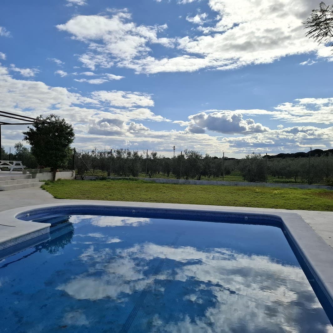 3 makuuhuone Huvila myytävänä paikassa Hinojos mukana uima-altaan 
autotalli - 350 000 € (Ref: 9683336)