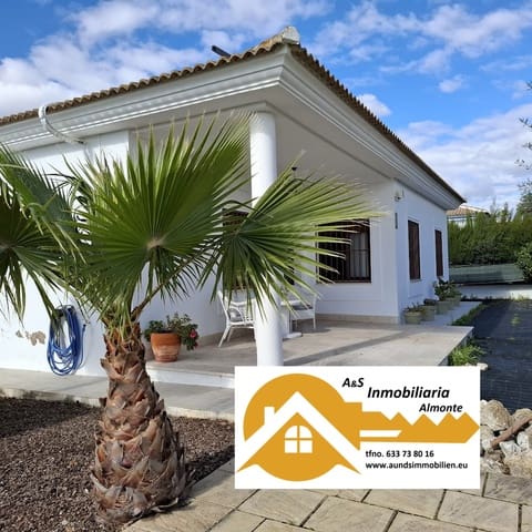 3 makuuhuone Huvila myytävänä paikassa Hinojos mukana uima-altaan 
autotalli - 350 000 € (Ref: 9683336)