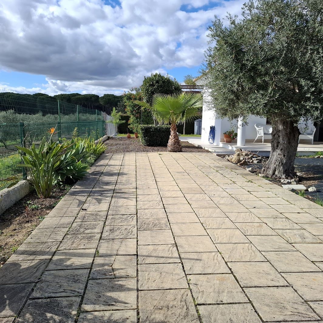 3 makuuhuone Huvila myytävänä paikassa Hinojos mukana uima-altaan 
autotalli - 350 000 € (Ref: 9683336)