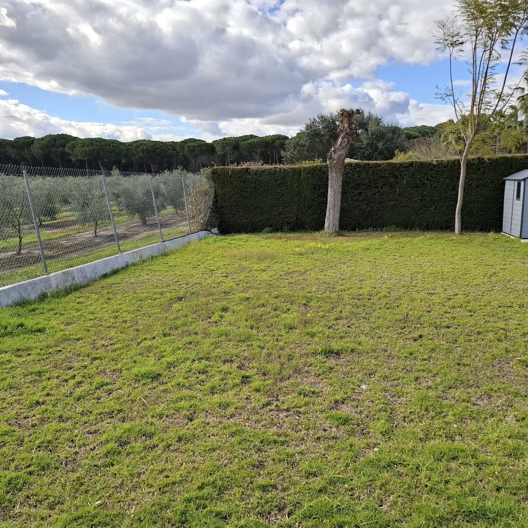 3 makuuhuone Huvila myytävänä paikassa Hinojos mukana uima-altaan 
autotalli - 350 000 € (Ref: 9683336)