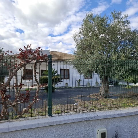 3 makuuhuone Huvila myytävänä paikassa Hinojos mukana uima-altaan 
autotalli - 350 000 € (Ref: 9683336)