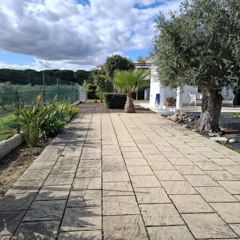 3 makuuhuone Huvila myytävänä paikassa Hinojos mukana uima-altaan 
autotalli - 350 000 € (Ref: 9683336)