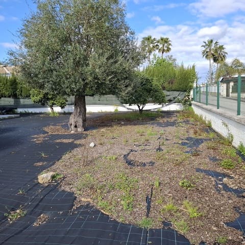 3 makuuhuone Huvila myytävänä paikassa Hinojos mukana uima-altaan 
autotalli - 350 000 € (Ref: 9683336)