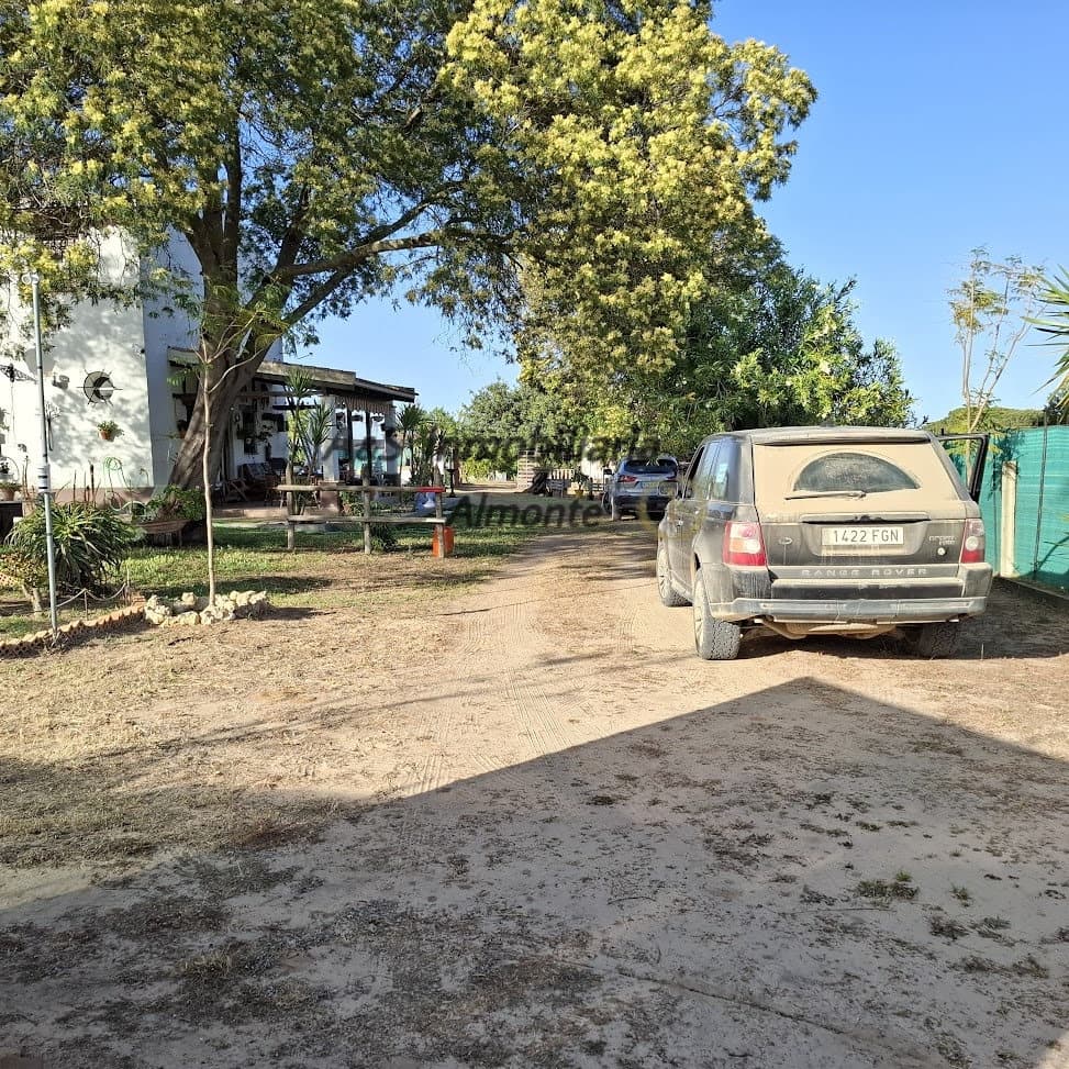 Finca/Casa Rural de 4 habitaciones en Almonte en venta con piscina garaje - 155.000 € (Ref: 9800616)