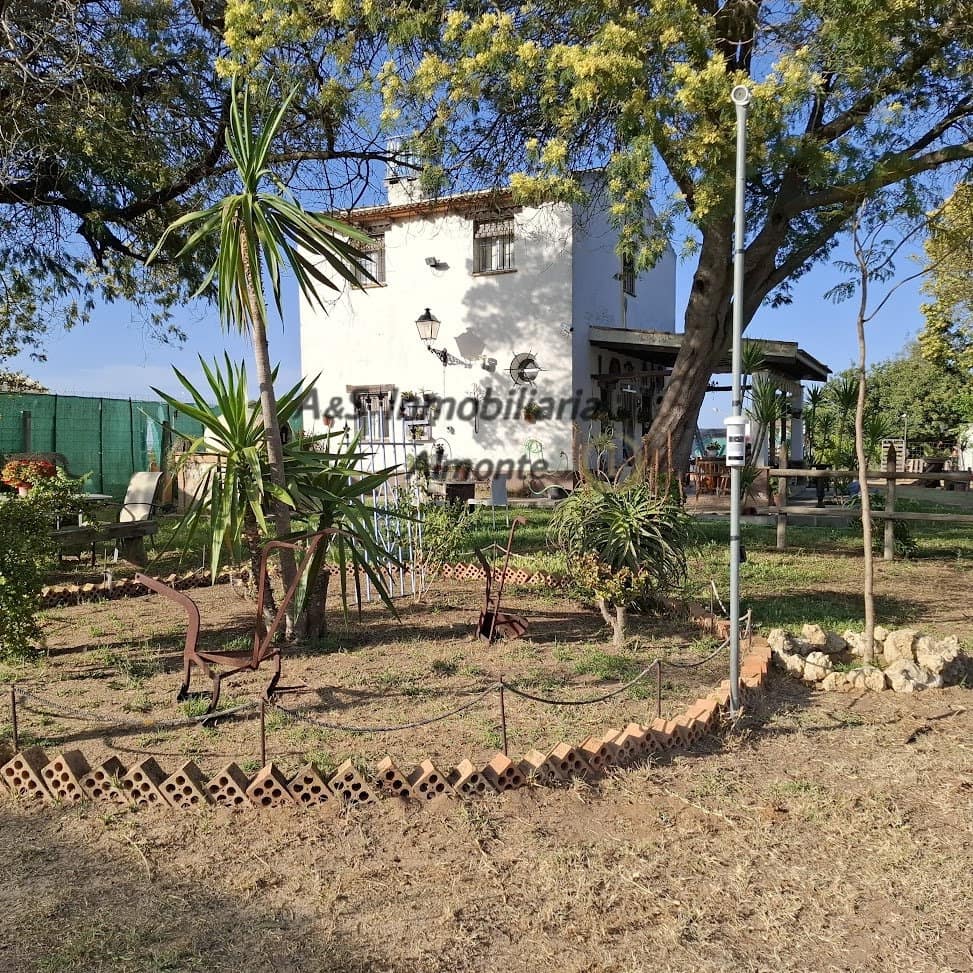 Finca/Casa Rural de 4 habitaciones en Almonte en venta con piscina garaje - 155.000 € (Ref: 9800616)