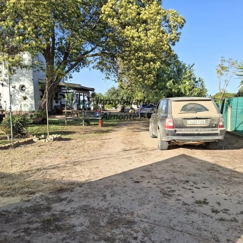 Finca/Casa Rural de 4 habitaciones en Almonte en venta con piscina garaje - 155.000 € (Ref: 9800616)