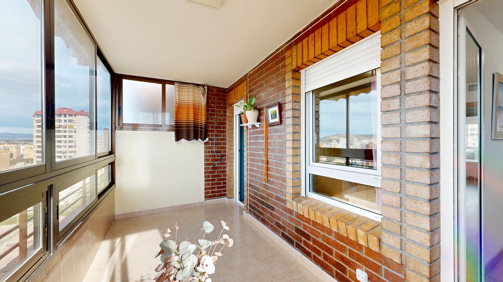 3 soveværelse Lejlighed til salg i Alicante by med swimmingpool garage - € 428.000 (Ref: 8951630)