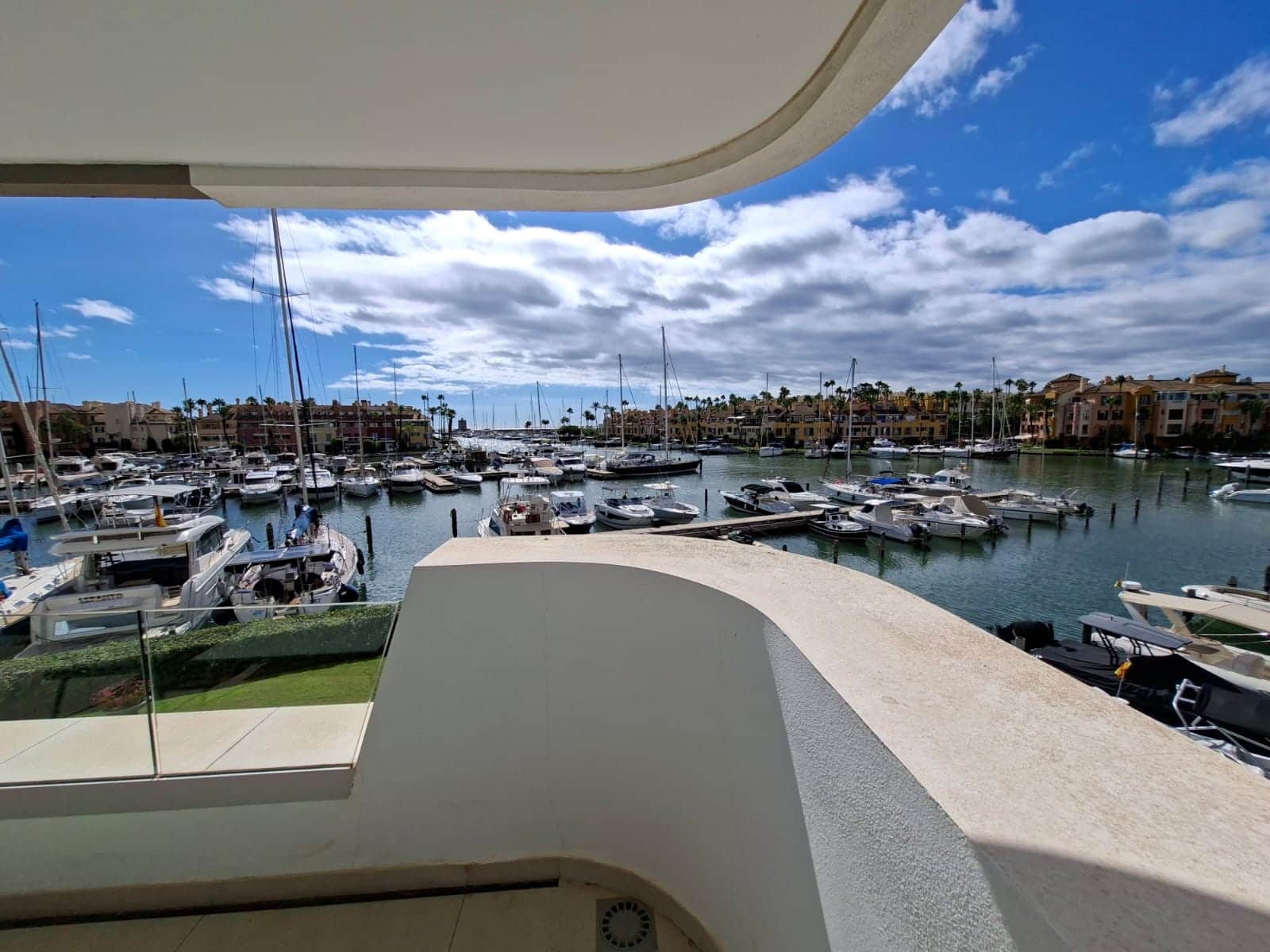 3 sovrum Lägenhet till salu i Sotogrande med pool garage - 1 295 000 € (Ref: 10010346)