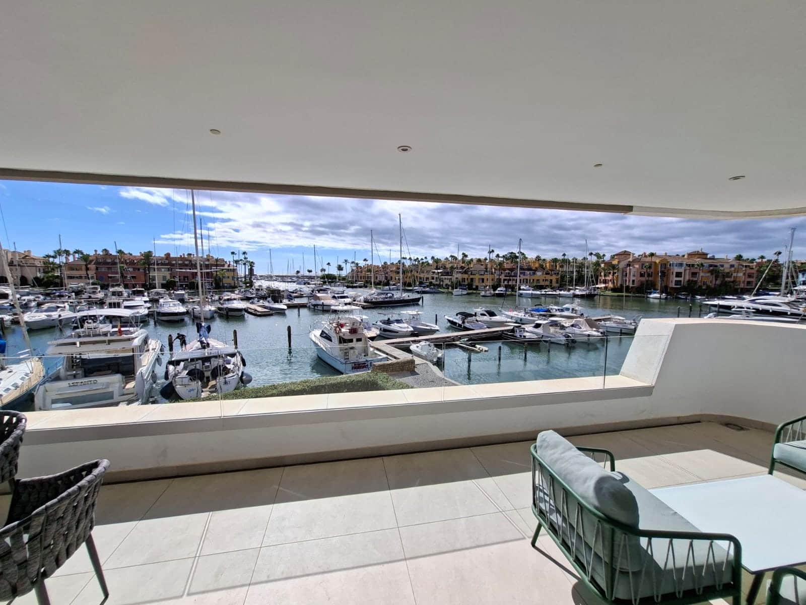 3 sovrum Lägenhet till salu i Sotogrande med pool garage - 1 295 000 € (Ref: 10010346)