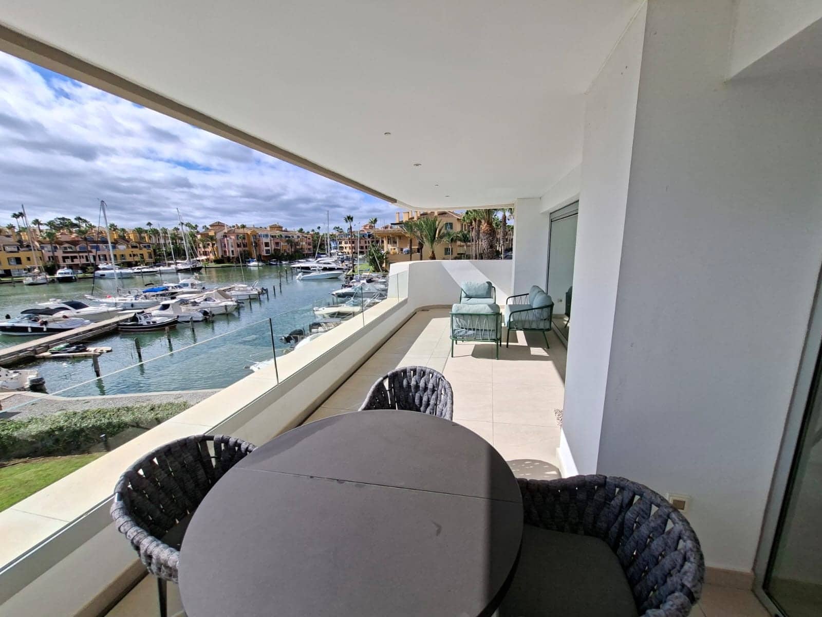 3 sovrum Lägenhet till salu i Sotogrande med pool garage - 1 295 000 € (Ref: 10010346)