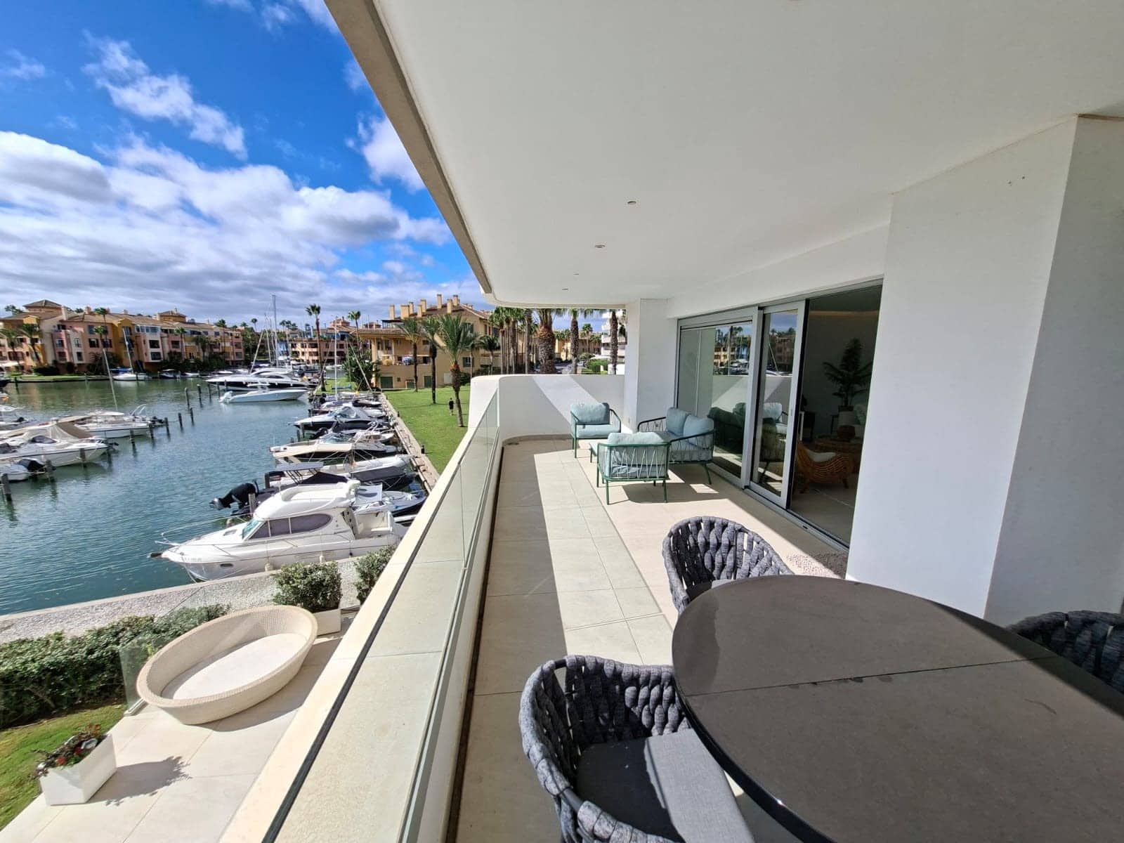 3 sovrum Lägenhet till salu i Sotogrande med pool garage - 1 295 000 € (Ref: 10010346)