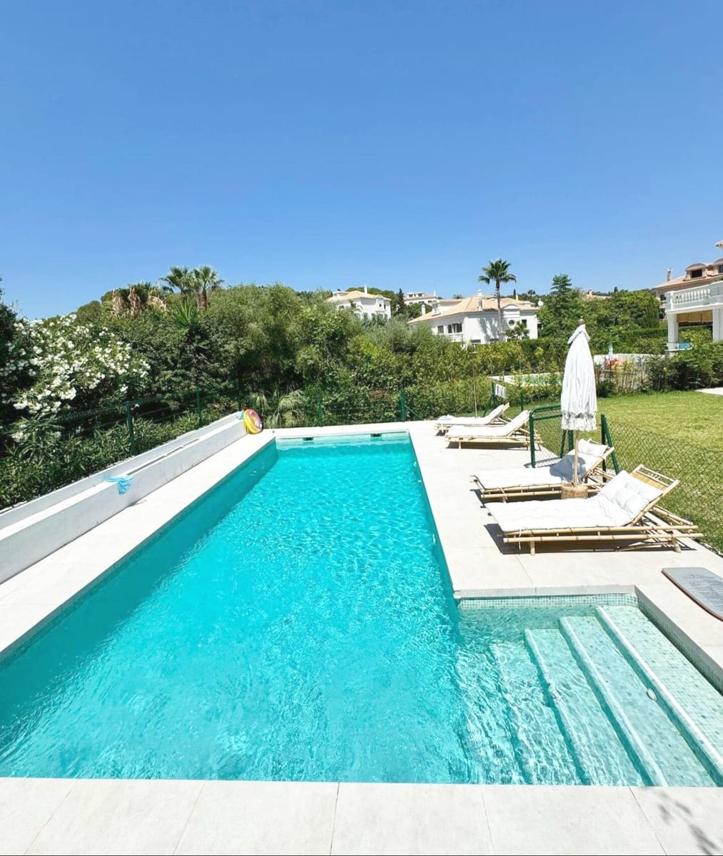 4 sovrum Semi-fristående Villa till salu i Sotogrande med pool garage - 1 460 000 € (Ref: 10057987)