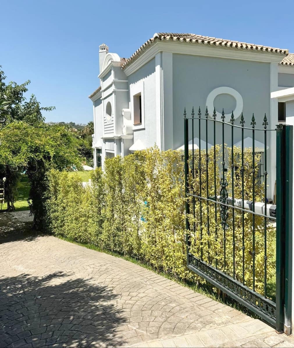 4 sovrum Semi-fristående Villa till salu i Sotogrande med pool garage - 1 460 000 € (Ref: 10057987)