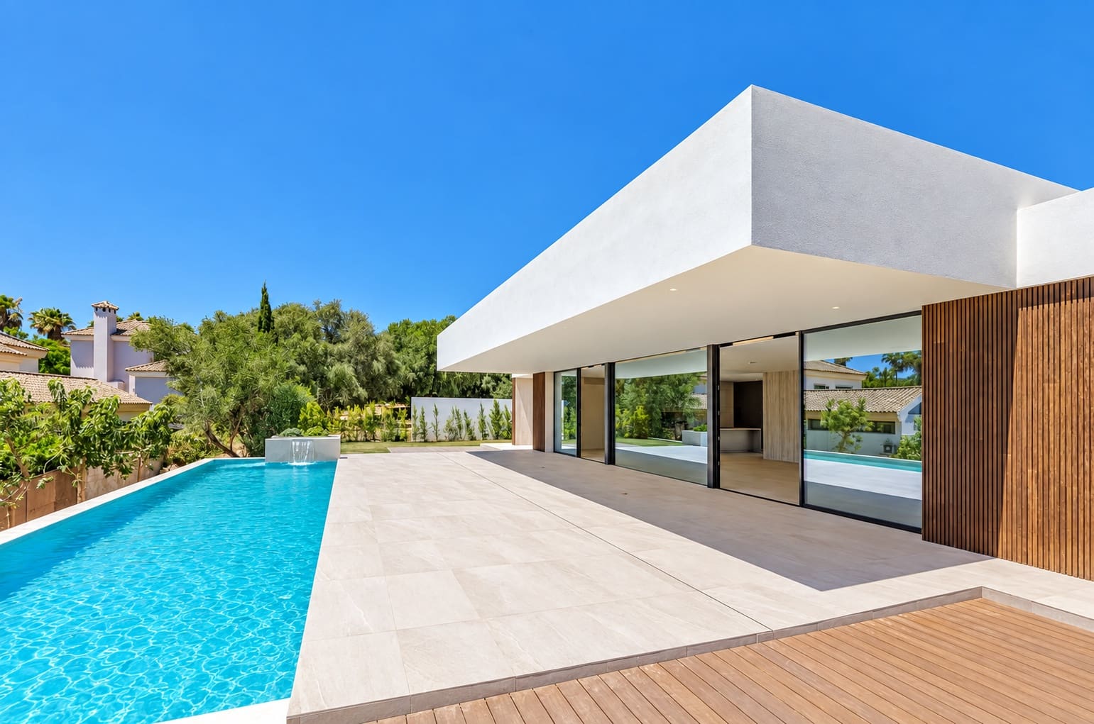 4 bedroom Villa for sale in Sotogrande with pool garage - € 2,350,000 (Ref: 10061301)