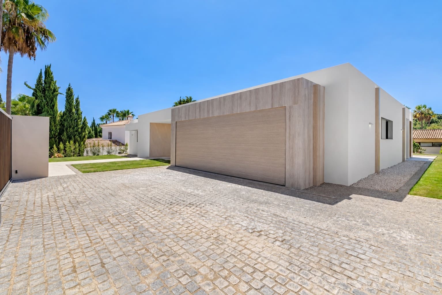 4 bedroom Villa for sale in Sotogrande with pool garage - € 2,350,000 (Ref: 10061301)